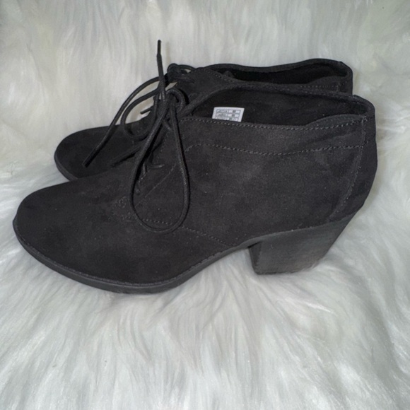 Rocket Dog Black Chukka Boots Suede Lace-Up - Picture 2 of 8